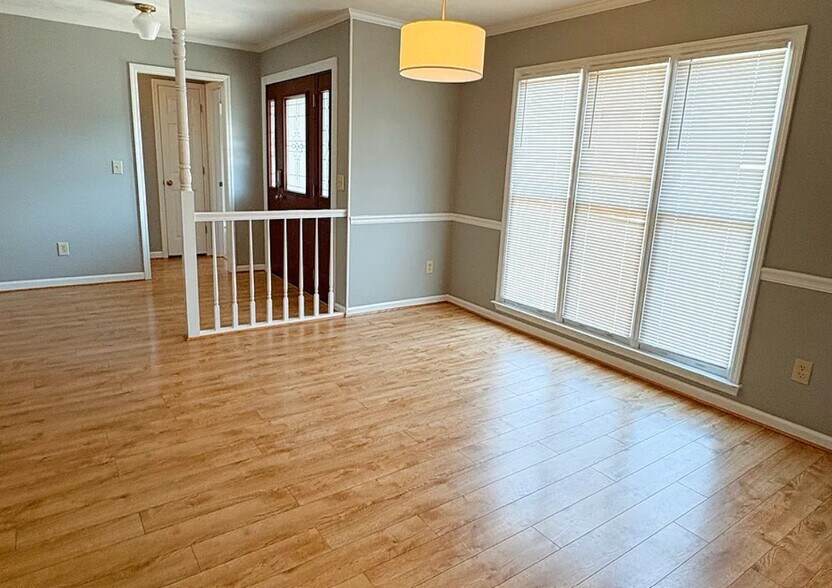 Building Photo - 2251 Birchwood Dr