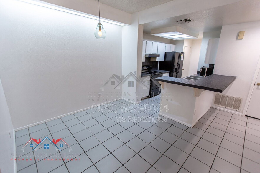 Building Photo - 2035 S Elm St