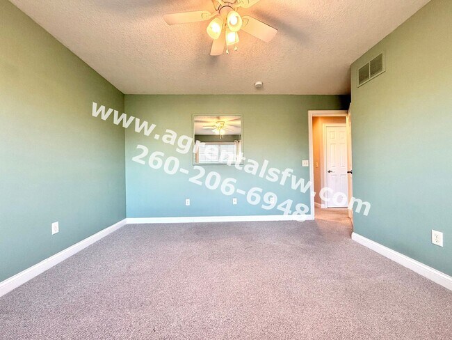 Building Photo - 3 Bedroom House