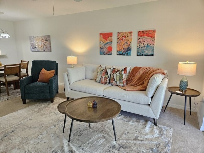 Building Photo - Seasonal Short-Term 2 Bedroom 2 Bathroom 2nd Floor Condo in Estancias of Capri Isles!