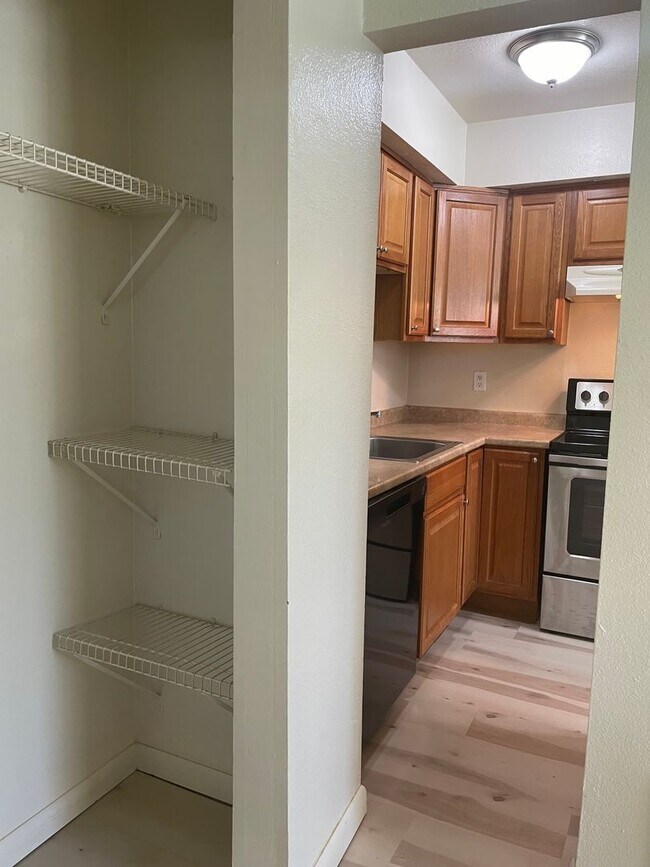 Building Photo - 1705 Heatheridge Rd