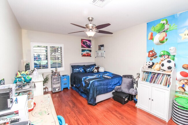 Building Photo - 907 E San Remo Ave