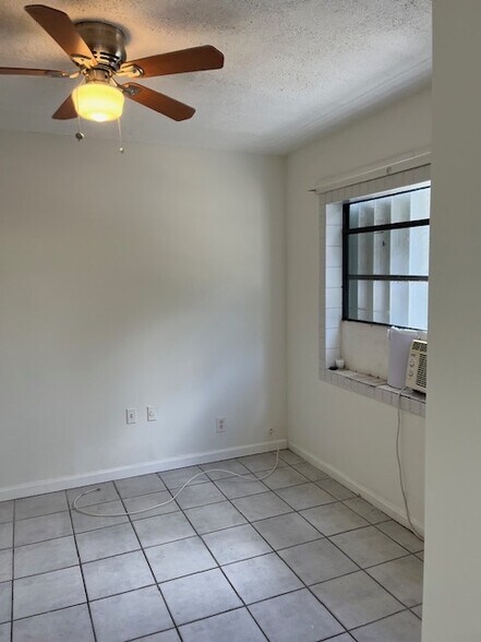 Building Photo - 3142 SE Hawthorne St