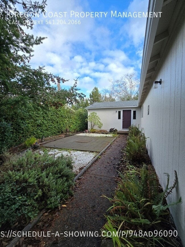 Building Photo - 765 SE Bird Ave