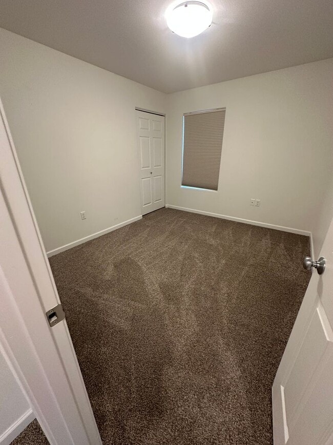 Building Photo - 2271-2271 S Valley Loop