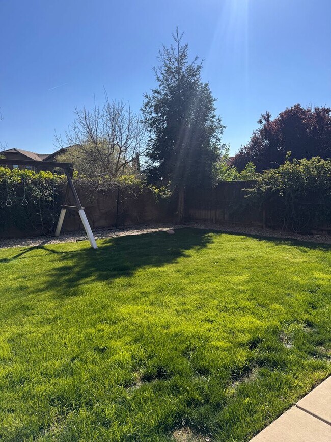 Building Photo - Beautiful single family home