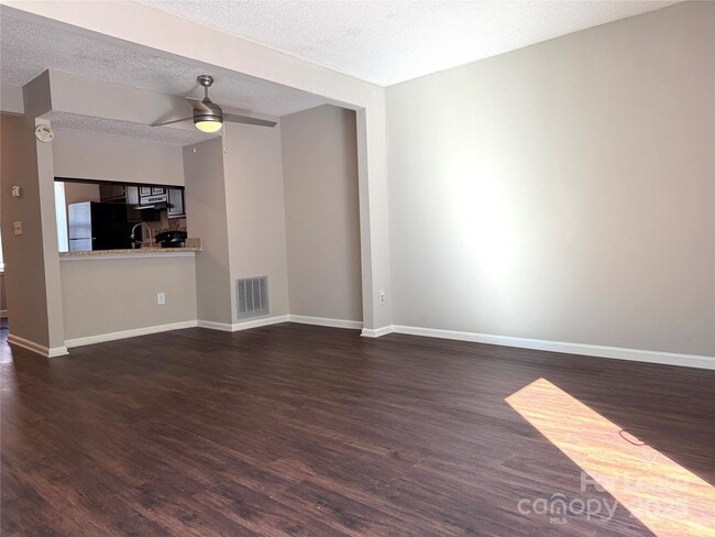 Building Photo - 621 Lex Dr