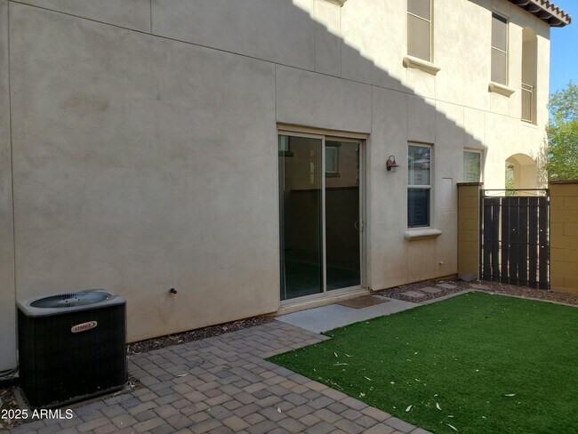Building Photo - 20672 W White Rock Rd