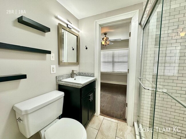 Building Photo - 710 W 48th St