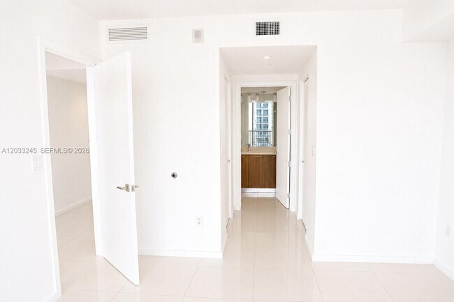 Building Photo - 5300 Paseo Blvd