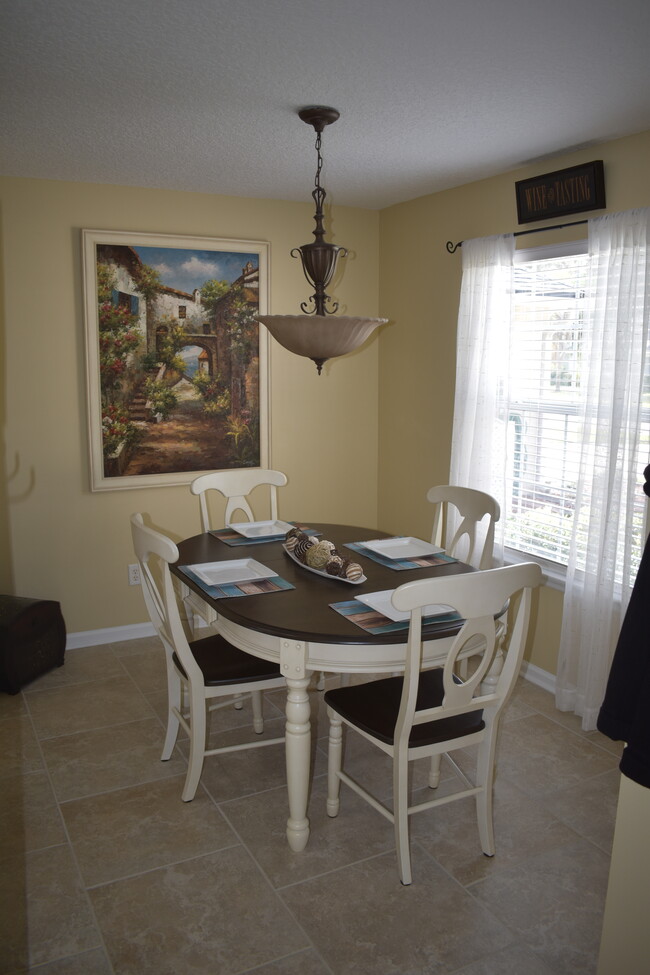 Building Photo - 1013 Buttercup Dr