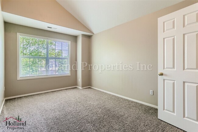 Building Photo - 3133 NE 13th Pl