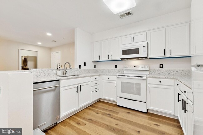 Building Photo - 11328 Westbrook Mill Ln