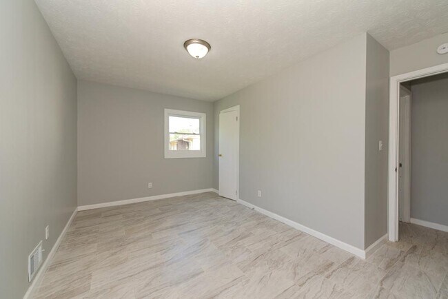 Building Photo - 8909 Channing Dr