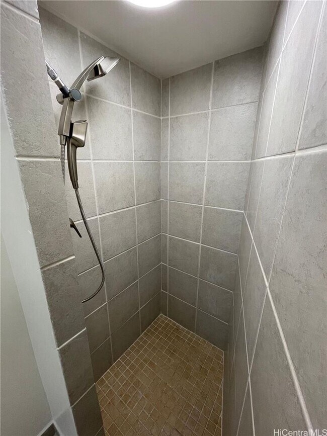 Building Photo - Seaside Suites: 1-Bedroom, 1-Bath, 1 parking!