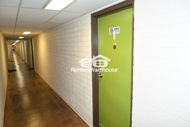 Building Photo - 355 E Thomas Rd