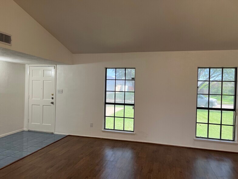 Building Photo - 17515 Wild Willow Ln