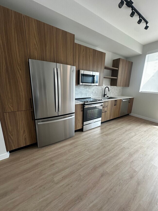 Primary Photo - 11030 N Bayshore Dr