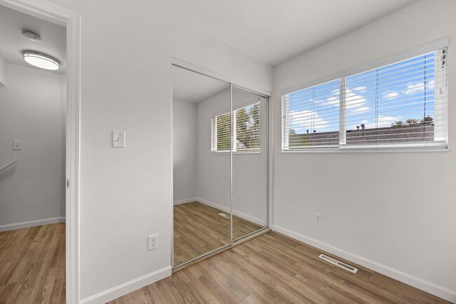 Building Photo - 1615 Cottonwood Dr