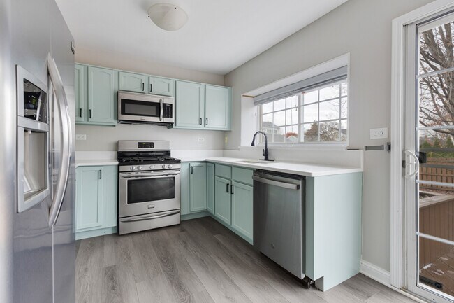 Building Photo - 3238 Gresham Ln E