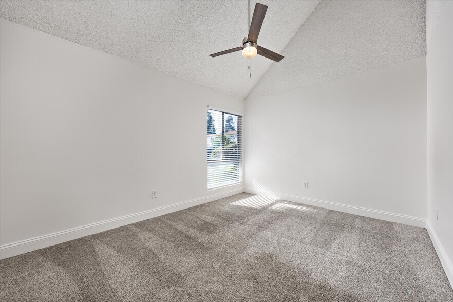 Building Photo - 4700 Nordic Dr