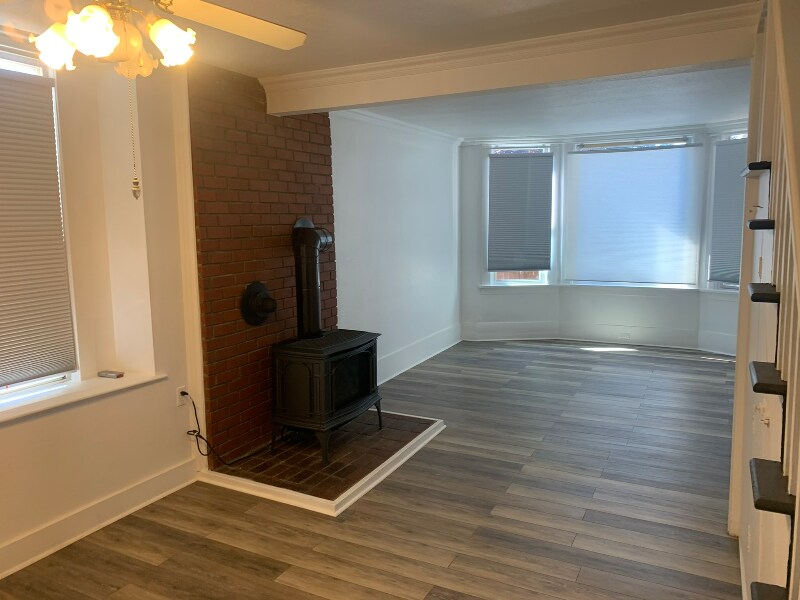 Building Photo - 304 S Anderson St