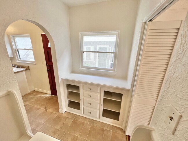 Building Photo - Charming Belmont Shore 2BD/1BA in Spanish-Style Duplex | Garage Included