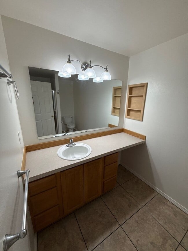 Building Photo - 1843 Olympic Dr E