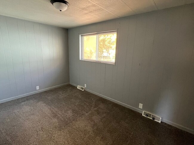 Building Photo - Charming 3 bedroom, 1 bath rental home in Newton!