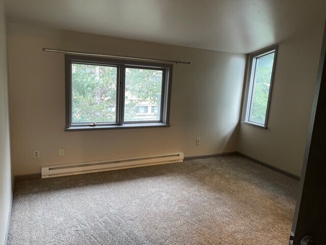 Building Photo - 211 W Beaver Creek Blvd