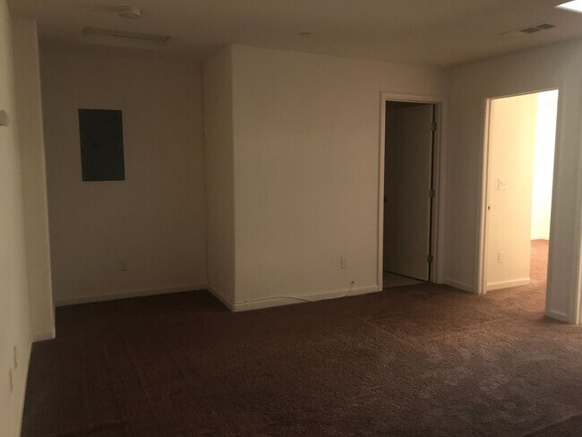 Building Photo - 620 Central Ave