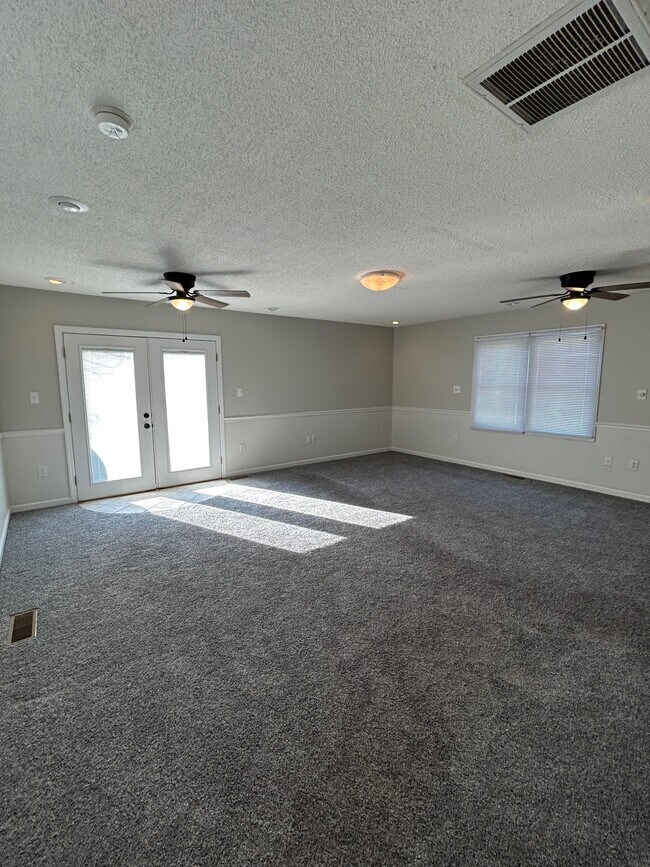 Building Photo - 5550 US Highway 60 W