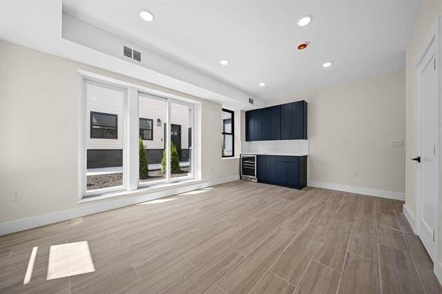 Building Photo - 27 Graham St