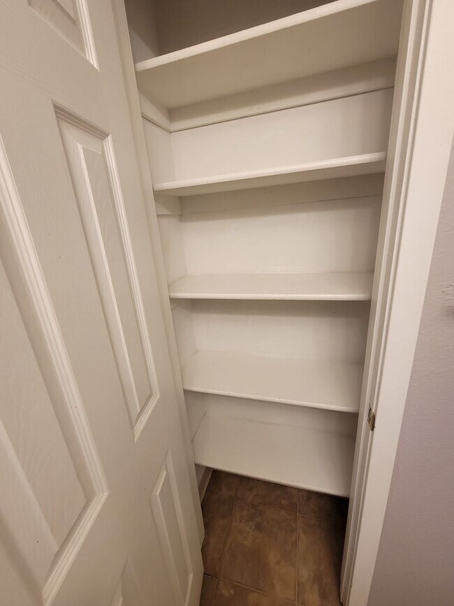 Building Photo - Super spacious 1 bedroom condo in South Boulder with reserved parking