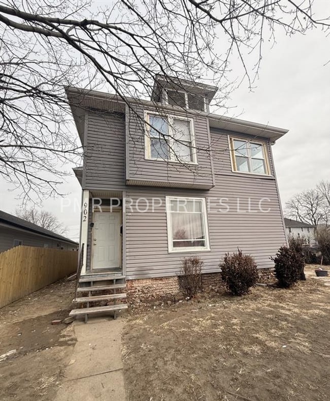 Building Photo - 902 5th Ave