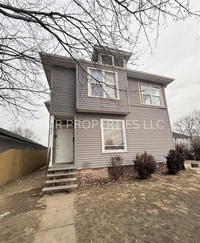 Building Photo - 902 5th Ave