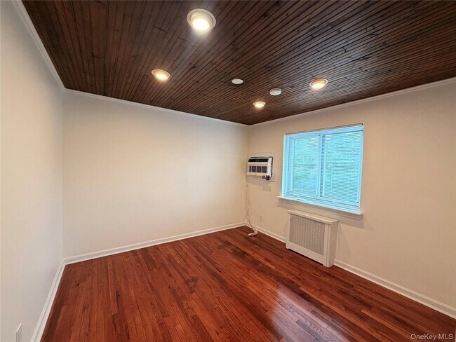 Building Photo - 72-31 Little Neck Pkwy