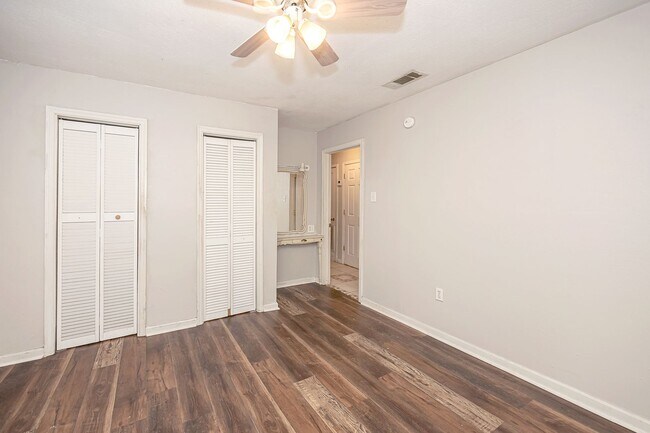 Building Photo - Cute Rental Home