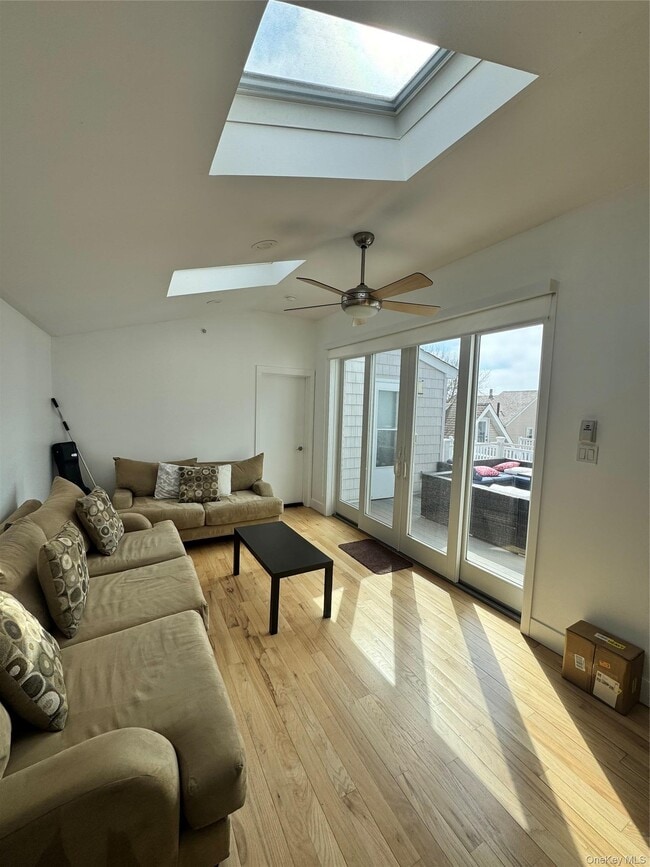 Building Photo - 16 Florida St