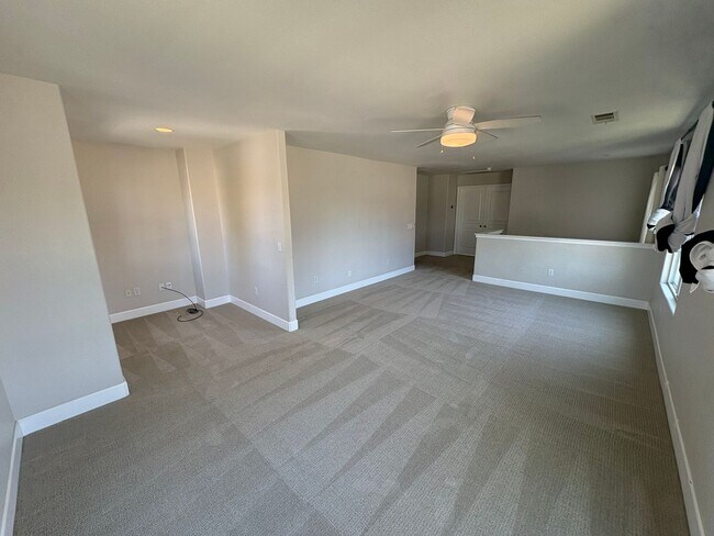Building Photo - NW Two story home, located in Foxwood subd...