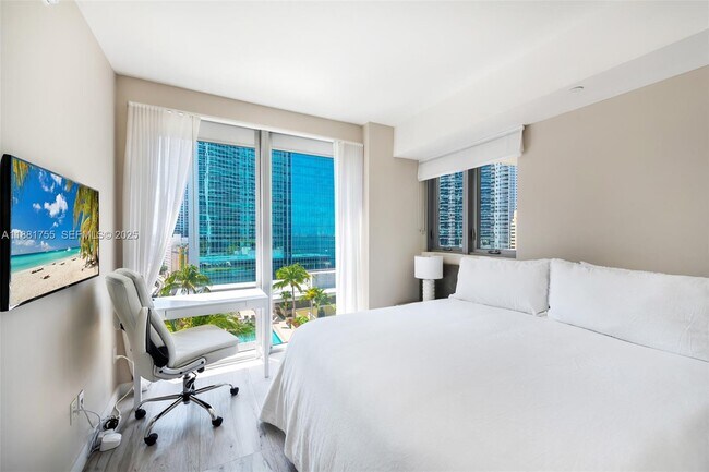 Building Photo - 1300 Brickell Bay Dr
