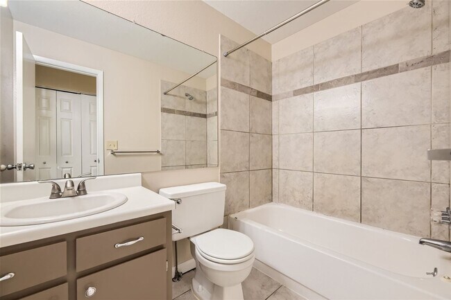 Building Photo - Beautiful townhome in Madison Hill Community-