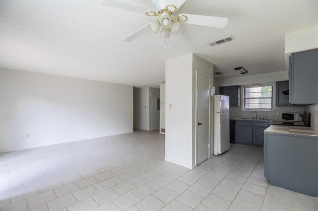 Building Photo - 4925 Greenslope Dr