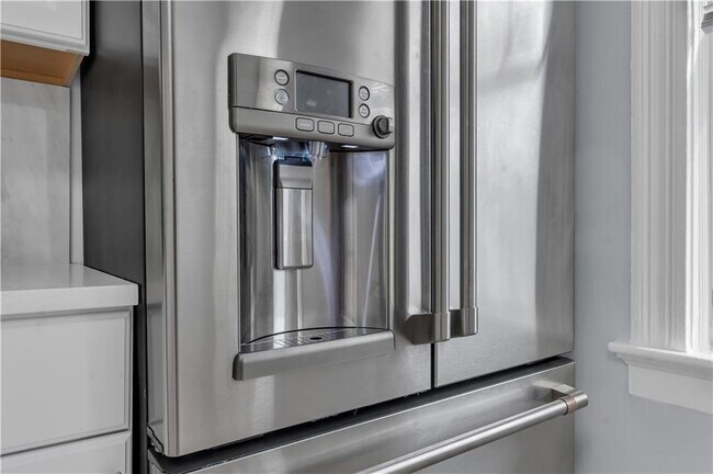 Building Photo - 131 Wendell St