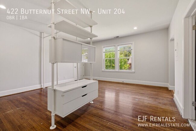 Building Photo - 422 Butternut St NW