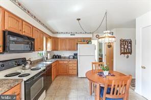 Building Photo - 25 Green Meadow Ct
