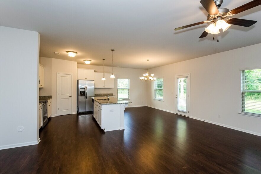 Building Photo - 2100 Mingus Cabin Ln