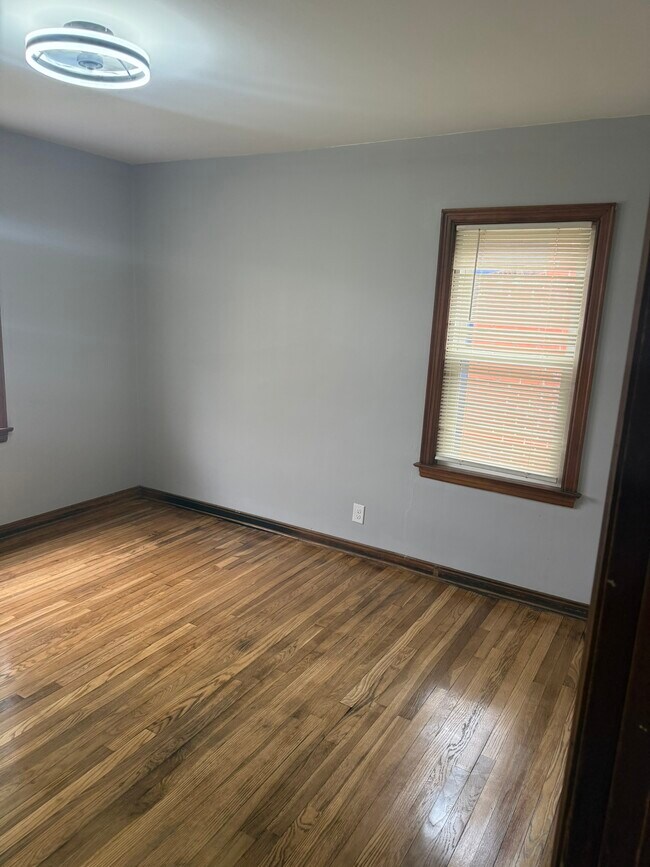 Building Photo - 1050 Bulen Ave