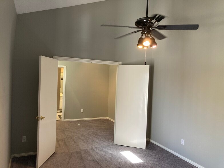 Building Photo - 18040 Midway Rd