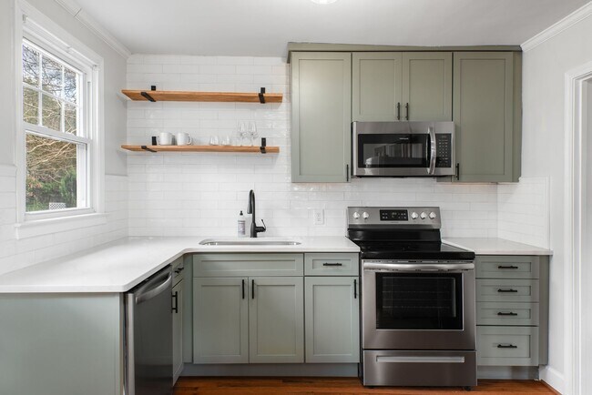 Building Photo - *Application Pending* Charming Cottage in Northgate Park - A Gem in the Heart of Durham!